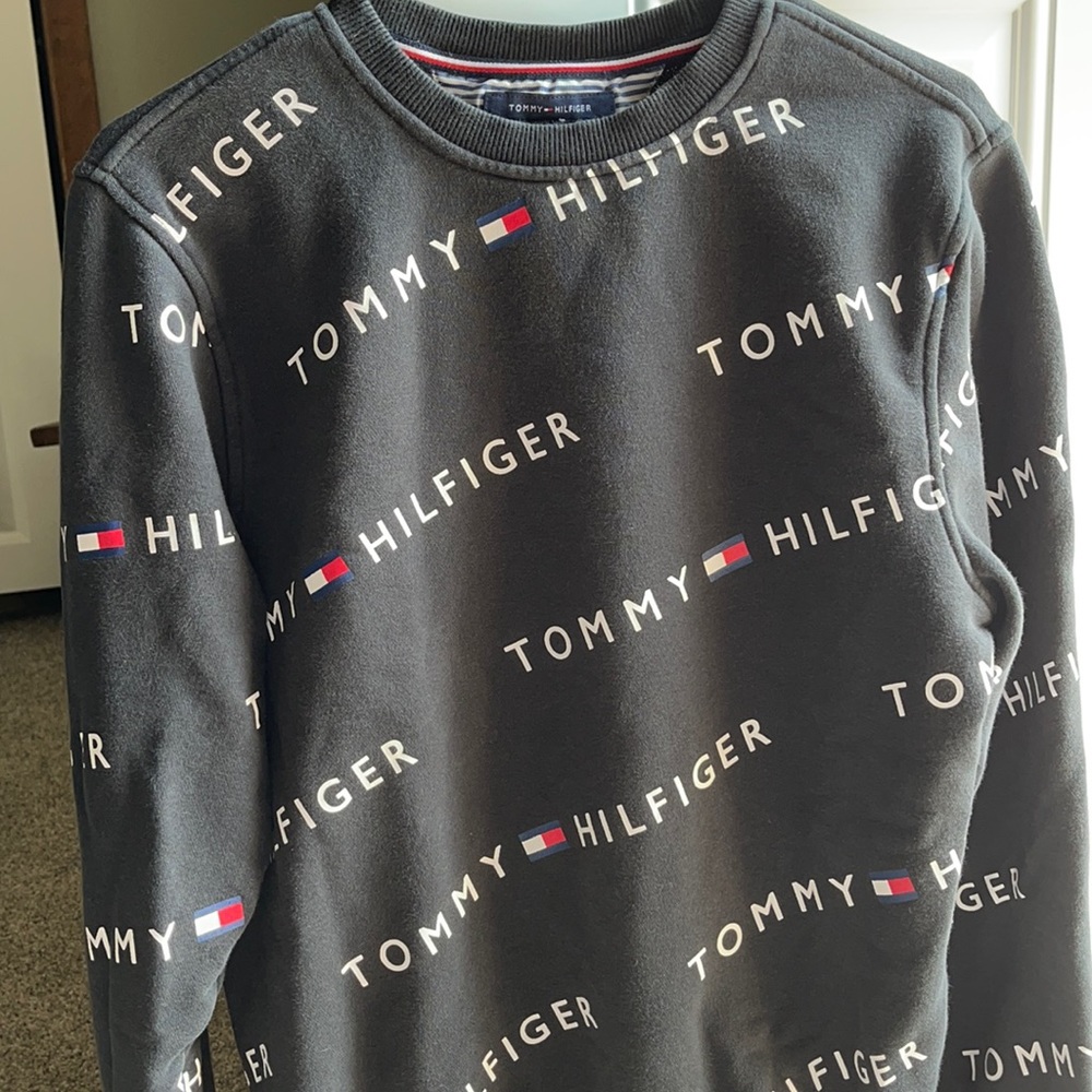 Tommy Hilfiger Men’s Crewneck (barely worn)